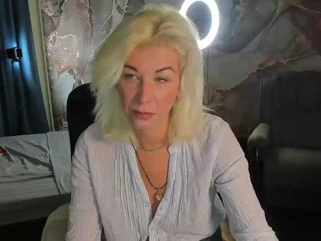 Emilia-Wils, live now on BongaCams