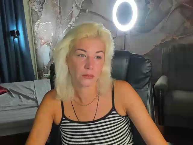 Emilia-Wils, live now on BongaCams