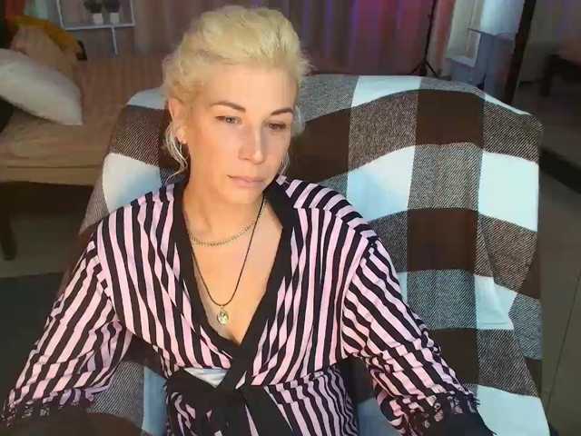 Emilia-Wils live cam on BongaCams