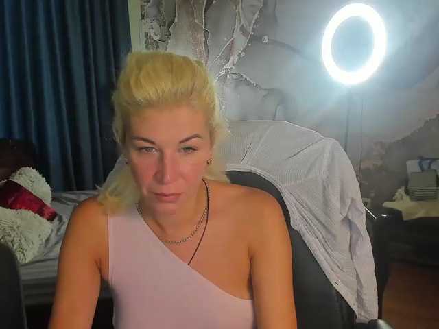 Emilia-Wils, live now on BongaCams