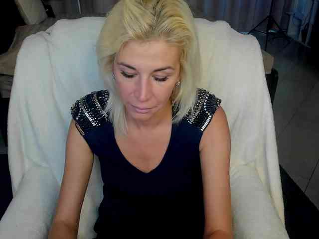 emilia-wils's live room