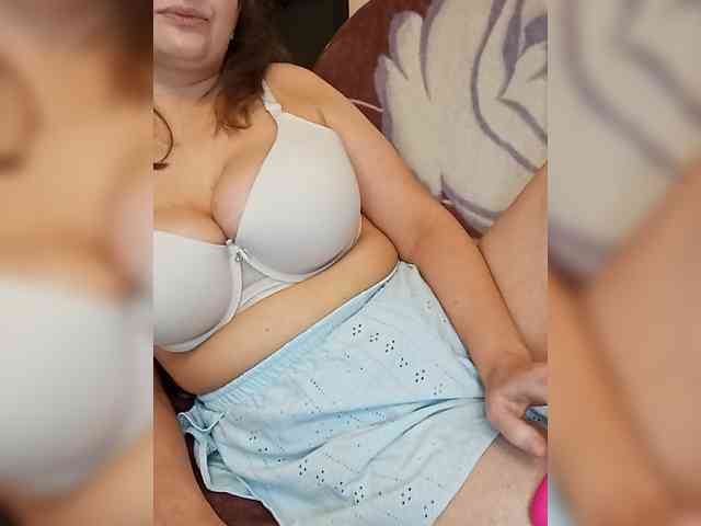 EnchantingEve98 webcam
