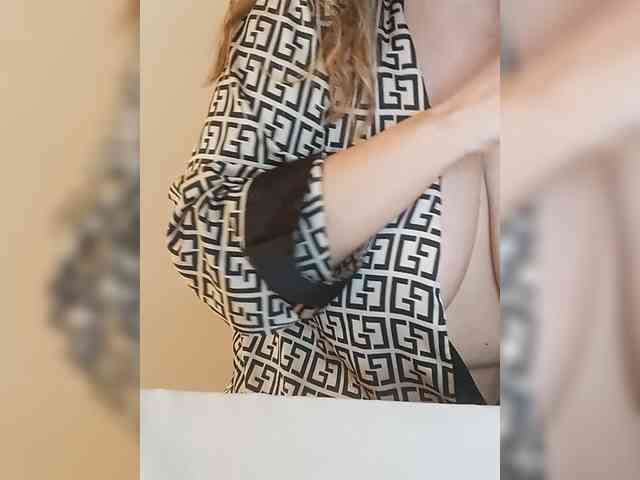 EnchantingEve98 webcam