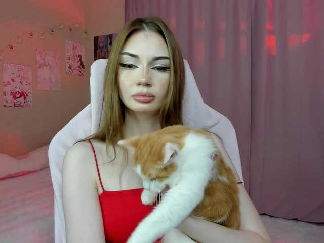 Lunellee live cam on BongaCams