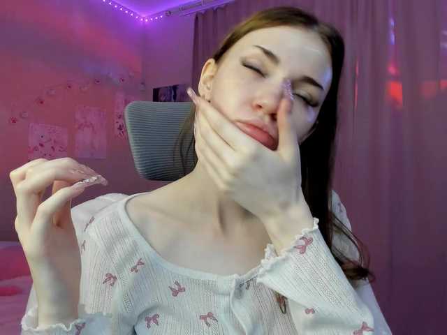 Lunellee live cam on BongaCams
