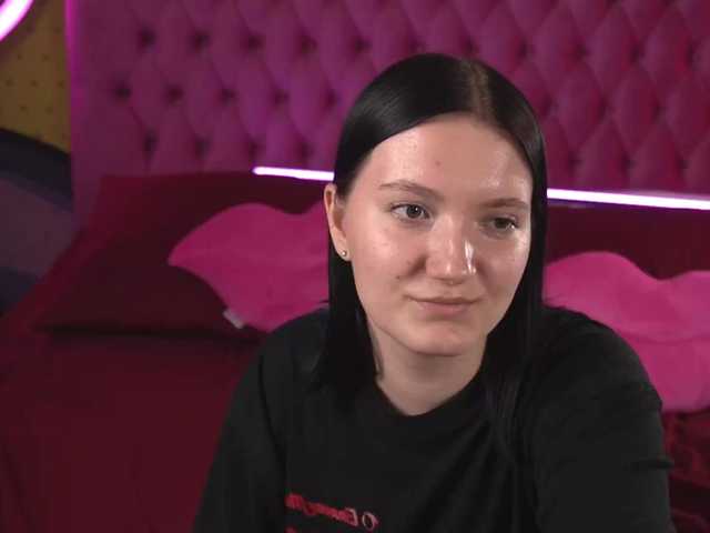 KiraRaya live cam on BongaCams