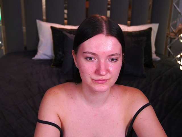 KiraRaya live cam on BongaCams