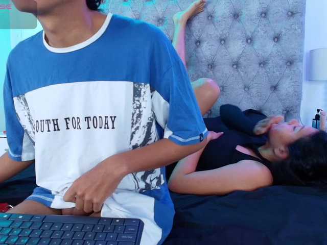 Julie-n-Axel live cam on BongaCams