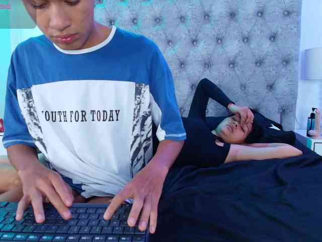 Julie-n-Axel webcam