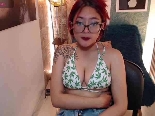 Sara-red-x2 webcam