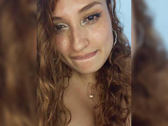 Layla121 live cam on BongaCams