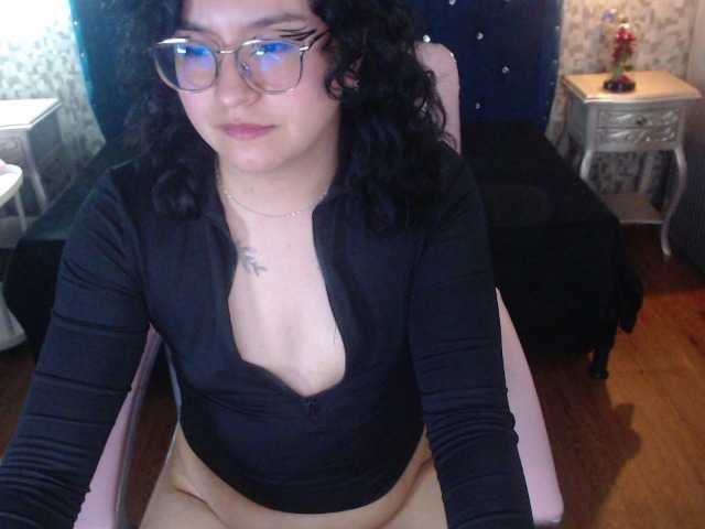 AmbarShimmer live cam on BongaCams