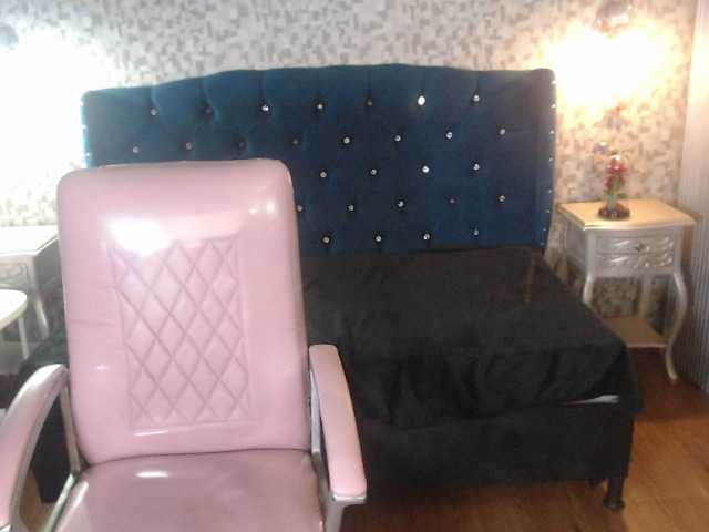 AmbarShimmer live cam on BongaCams
