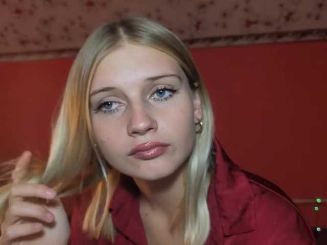 Live room thumbnail for JeniceBoback