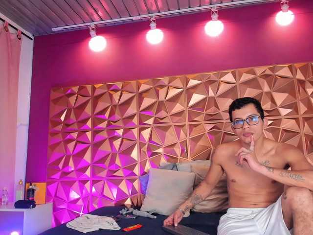 MaddieandMath live cam