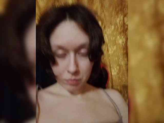 Kurumi_Rolls webcam
