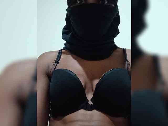 LolaHun webcam