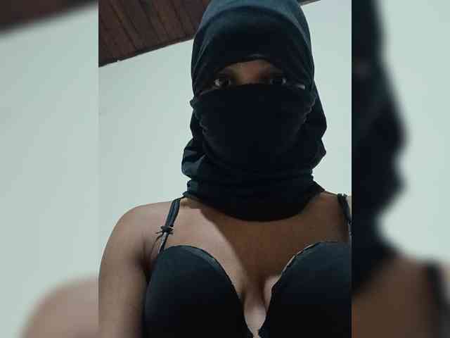 LolaHun webcam