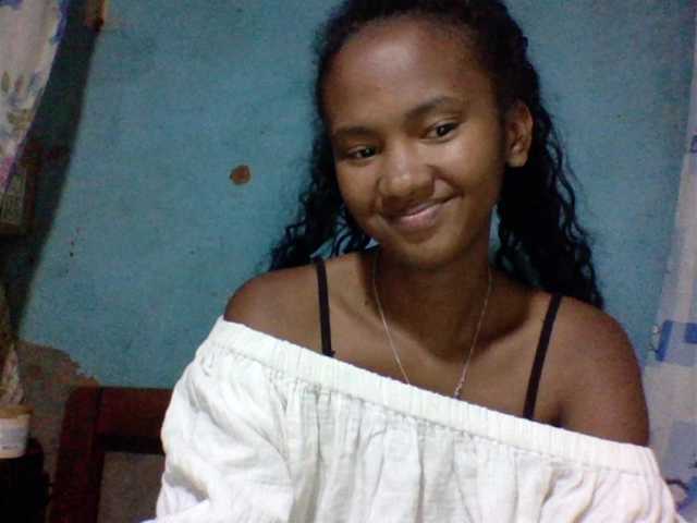 Vannessi041 live cam on BongaCams