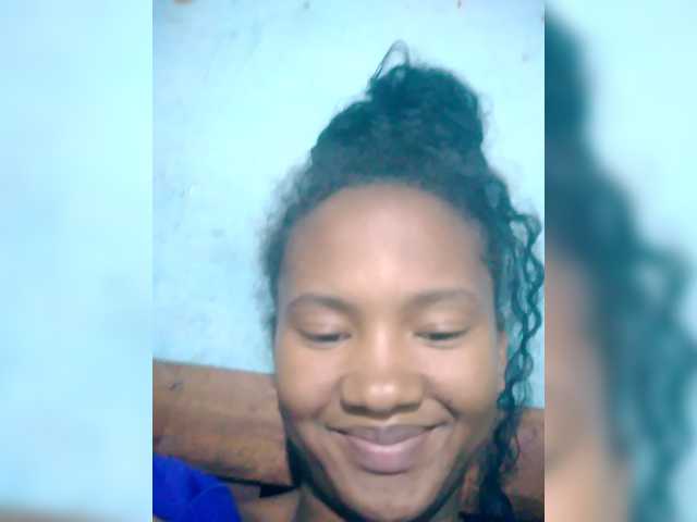 Vannessi041 live cam on BongaCams