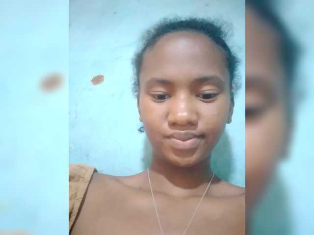 Vannessi041 live cam on BongaCams