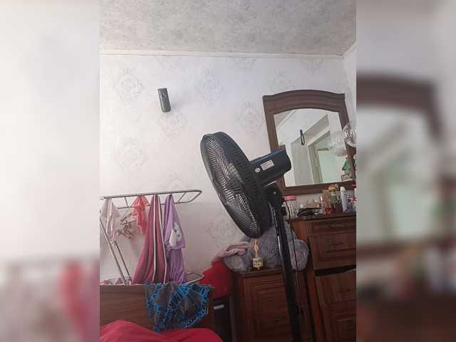 Laura35 live cam on BongaCams