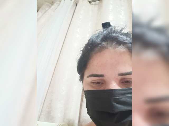 Laura35 live cam on BongaCams