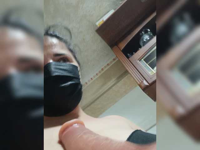Laura35 live cam