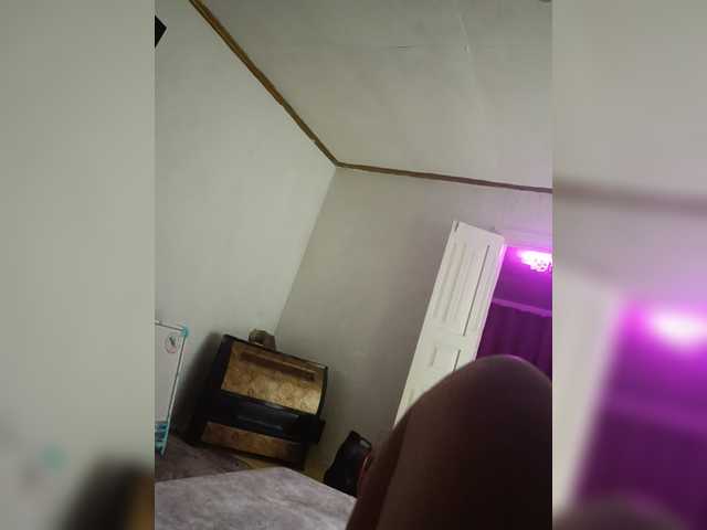Laura35 live cam on BongaCams