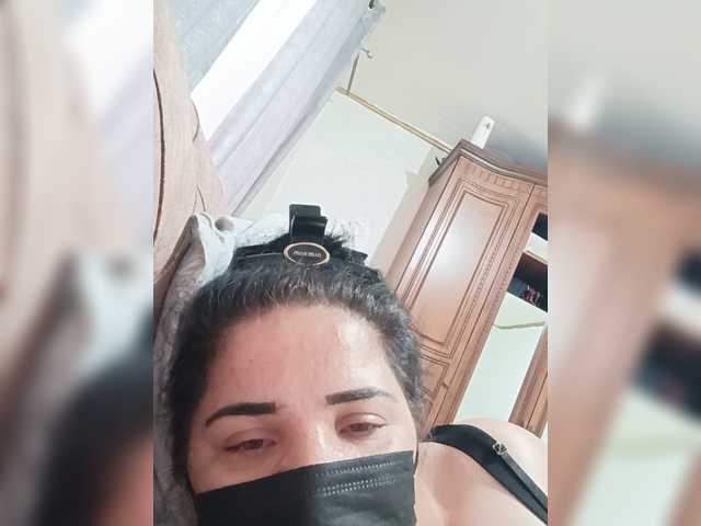 Laura35 live cam on BongaCams
