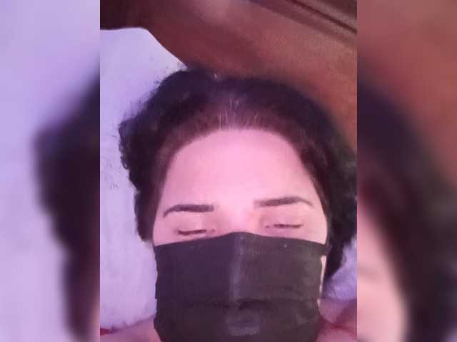 Laura35 live cam on BongaCams