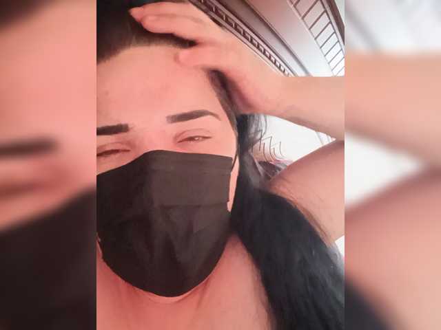 Laura35 live cam on BongaCams