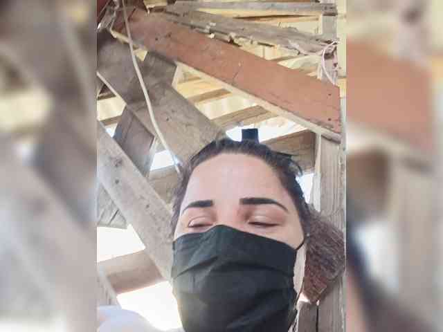 Laura35 webcam