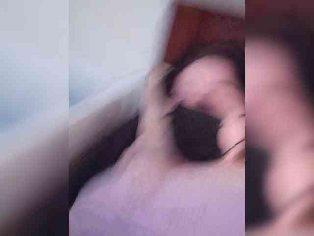 Laura35 webcam