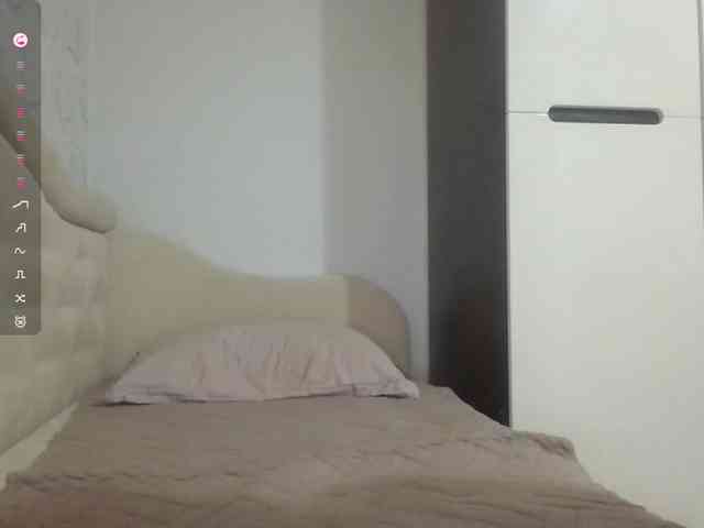 ShareeRivali webcam