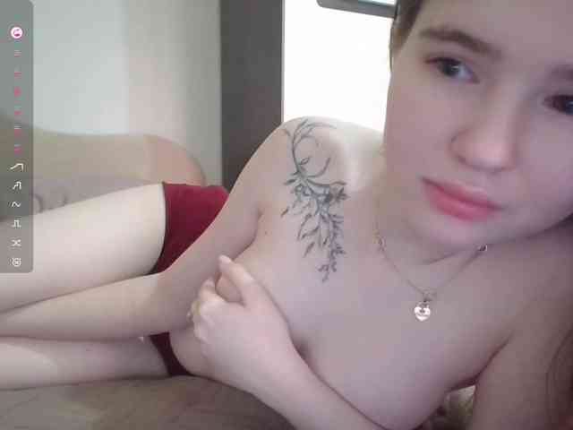 ShareeRivali webcam