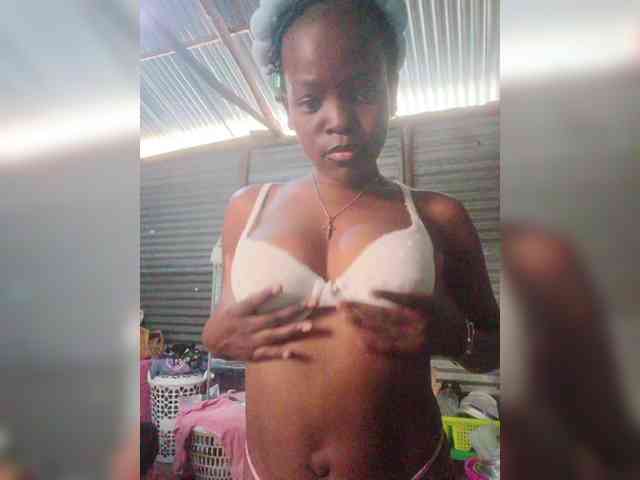 AfricanBarbieDoll webcam