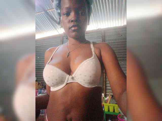 AfricanBarbieDoll webcam