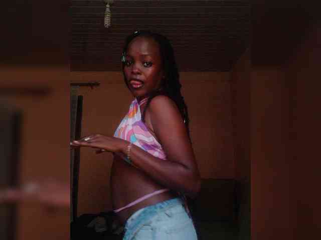 AfricanBarbieDoll webcam
