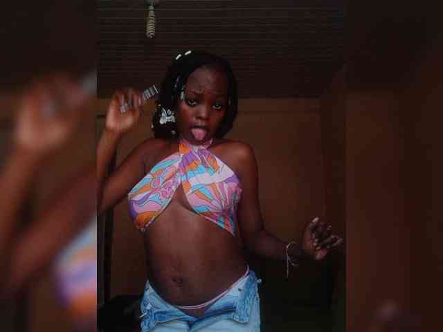 AfricanBarbieDoll webcam