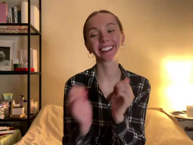 AdrianaScott live cam on BongaCams