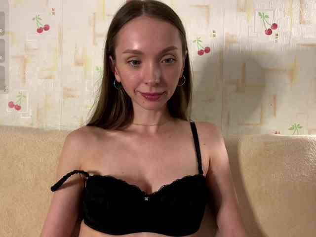 Модель: AdrianaScott