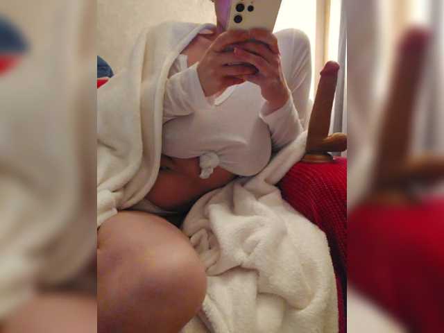 NotYourMuse1 — live female cam