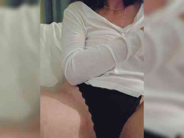 NotYourMuse1 webcam