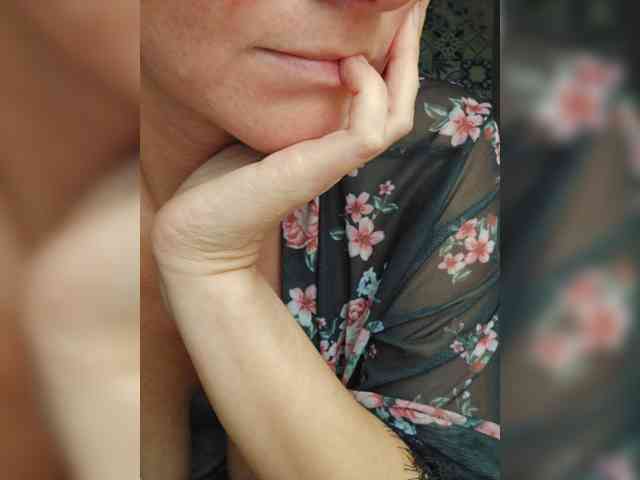 NotYourMuse1 webcam
