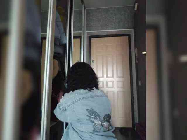 NotYourMuse1 webcam