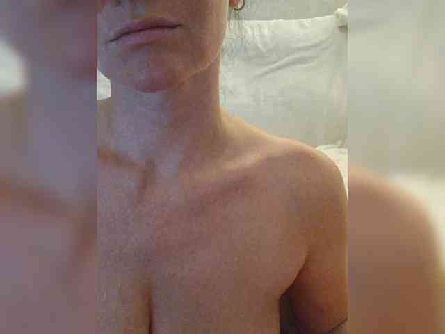 NotYourMuse1 webcam