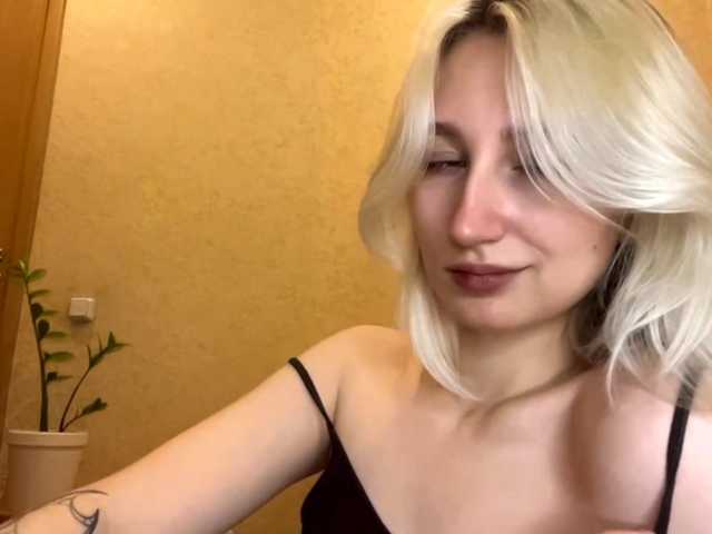 NorikoFalis live cam preview