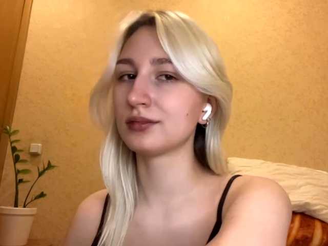 NorikoFalis live cam preview