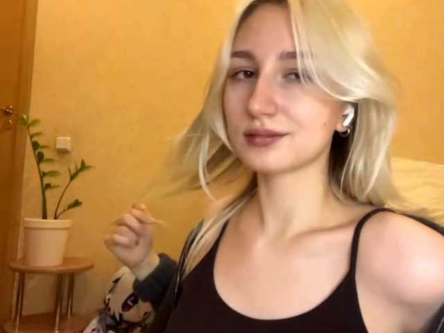NorikoFalis live cam preview